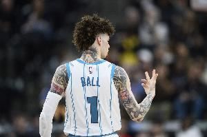 塞克斯顿：最近一直和三球一起训练互相磨合 很兴奋和他一起打球