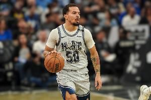 雄鹿GM：科尔-安东尼是后卫版的波蒂斯 在字母哥身边会打得更好