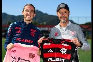 友谊第一，滕哈赫与弗拉门戈主帅费利佩-路易斯交换球衣