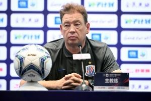 斯卢茨基：近期的赛程比较密集，我们大部分精力都放在球员恢复上