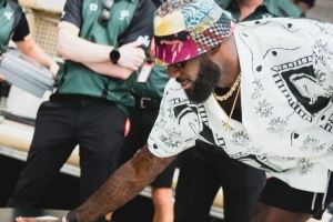 速度与激情🚤詹姆斯转发回顾E1摩纳哥大奖赛 造访旗下赛艇队