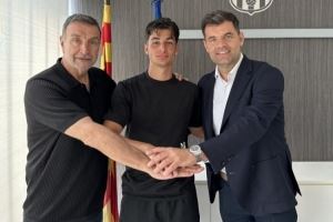 世体：巴萨17岁小将吉耶-费尔南德斯决定留队，等待一线队机会